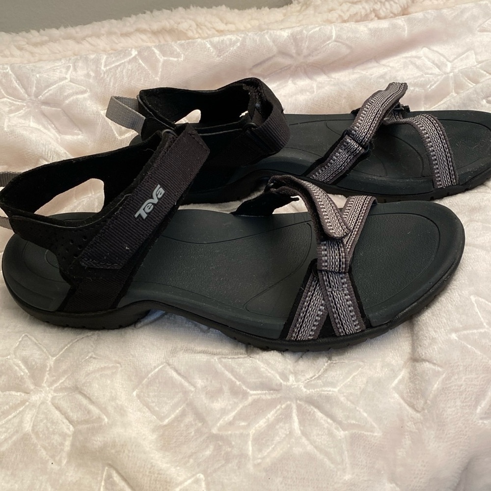 Teva Verra sandal size 6